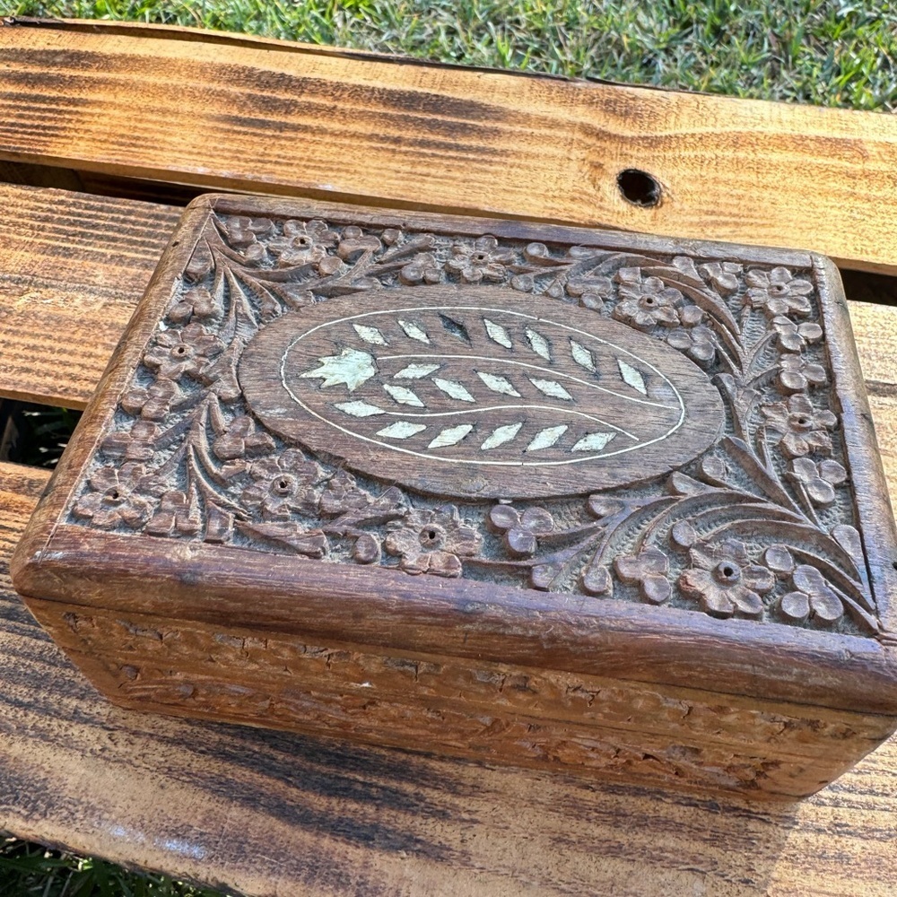 Vtg Hand Carved Wooden Jewelry Trinket Stash Box Floral Design Velvet Lined Boho